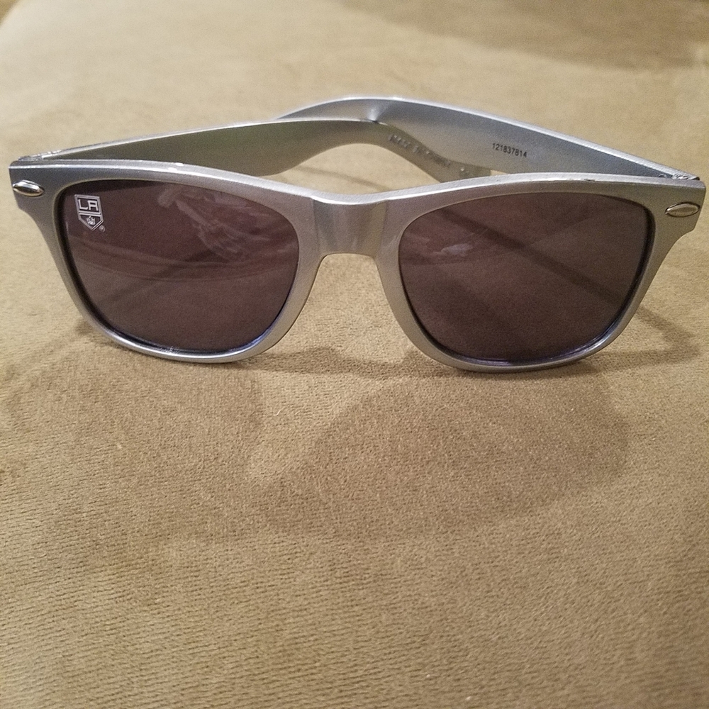 LA kings sun glasses